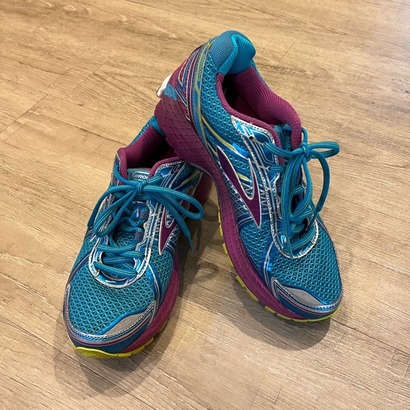 Brooks Blue and Pink Adrenaline GTS Athletic Running Shoes 9 - Picture 16 of 16